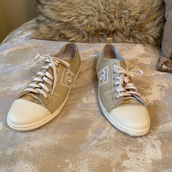Gorgeous gold Authentic Chanel sneakers - Picture 5 of 10